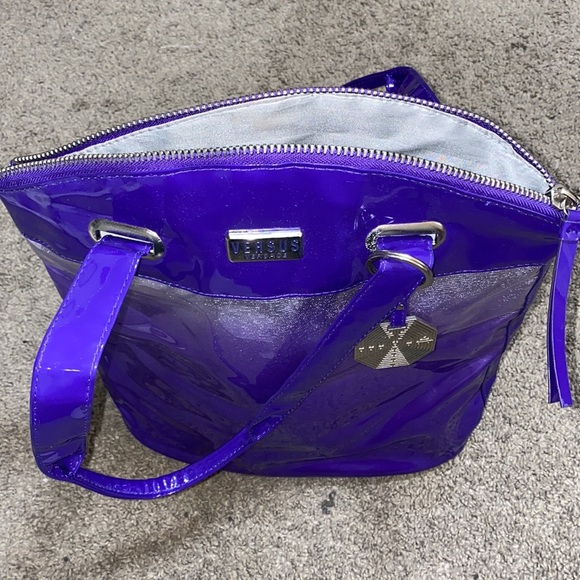 Versace Versus Tote Bag - Picture 9 of 10